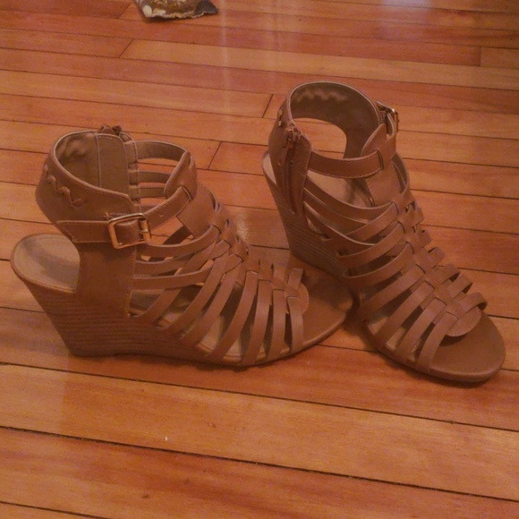Report Shoes - Super cute wedges💫